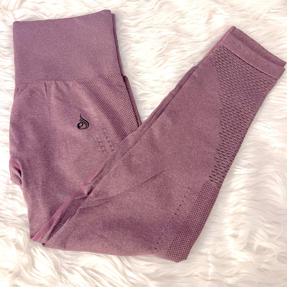 NWOT Ryderwear Women’s Seamless Staples Leggings Size Medium